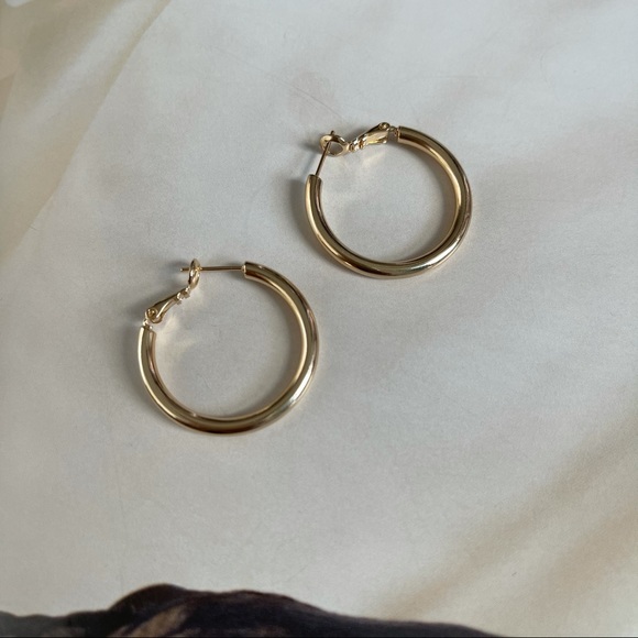 Season’s label Jewelry - Monday Hoops — Gold